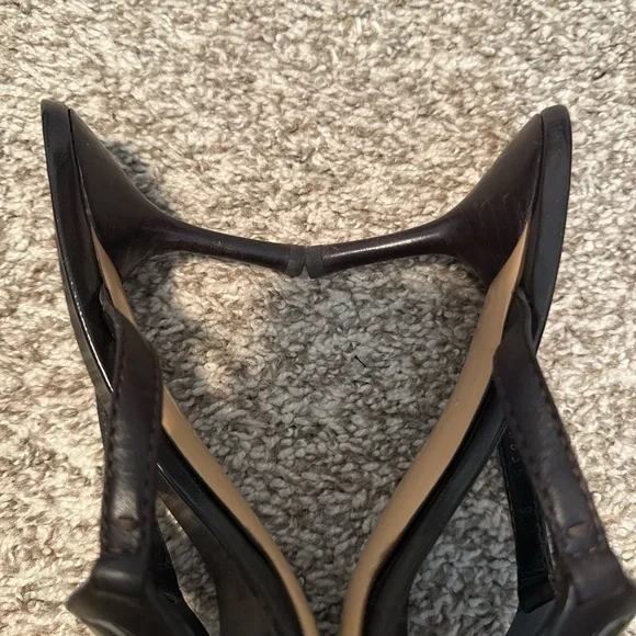 Gucci Women's Black Sandals with Logo Detail - Picture 6 of 8